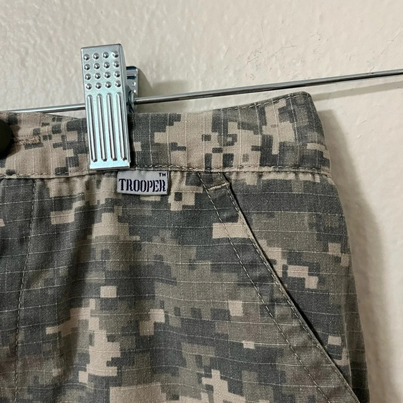 Boys all over pixel camo print elastic cargo shorts Trooper brand size medium - Picture 2 of 5